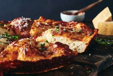 Crispy Cheesy Pan Pizza