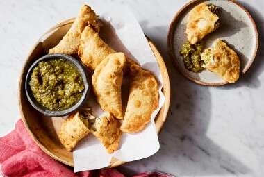 Empanadas de Pollo con Salsa Verde (Chicken in Green Sauce Corn Empanadas)