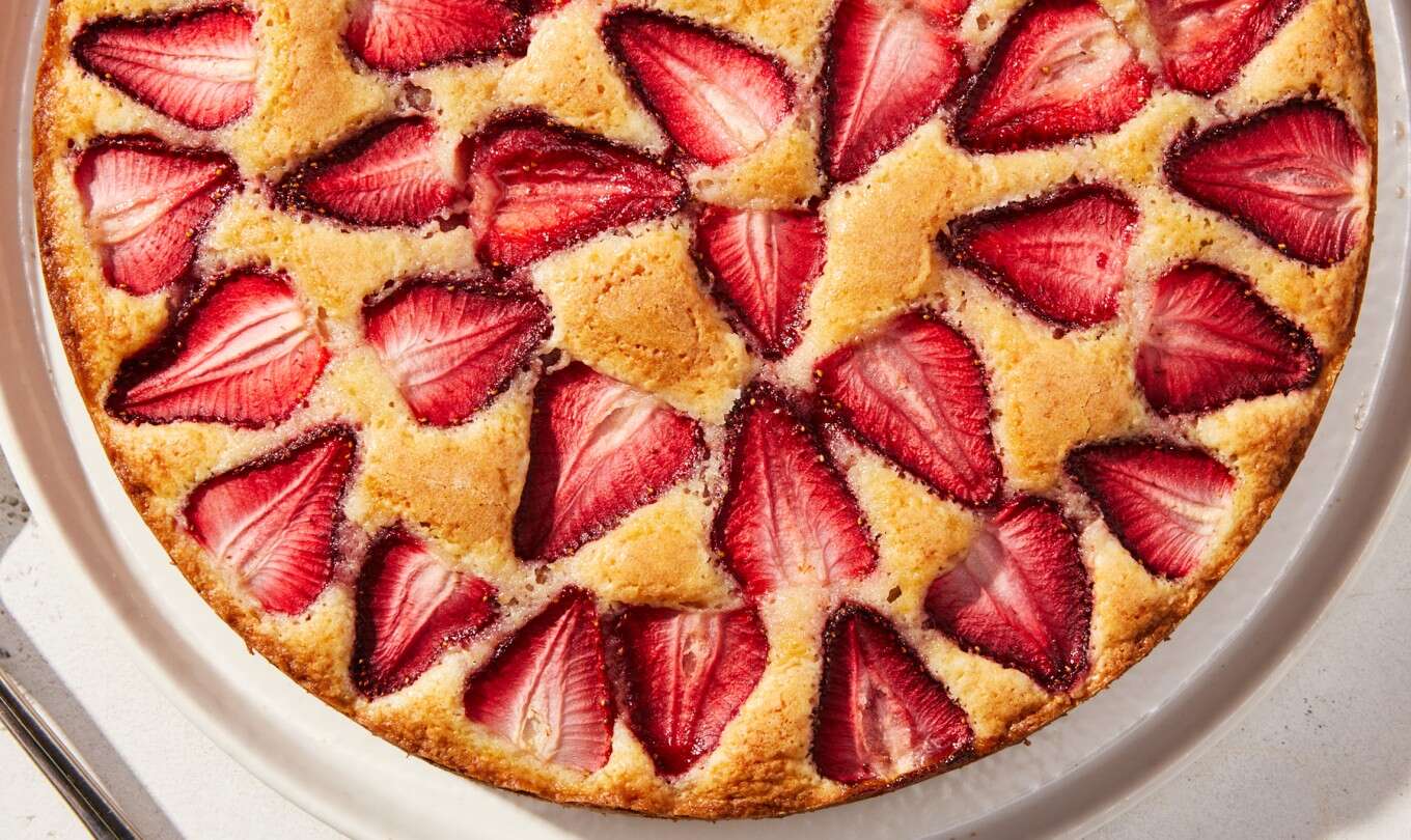 Super-Simple Strawberry Cake